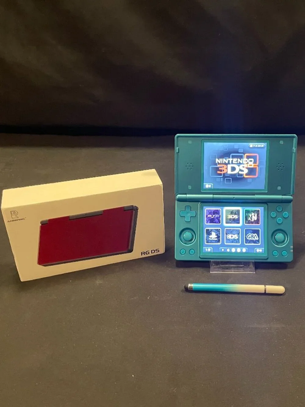 Clamshell Retro Game Console Handheld 128gb With Custom OS